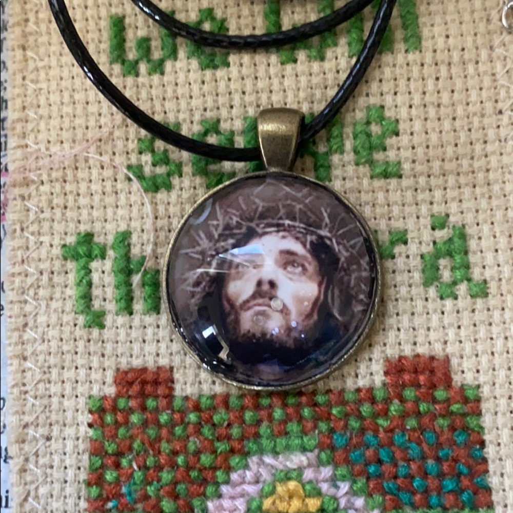 Jesus necklace - Picture 1 of 1